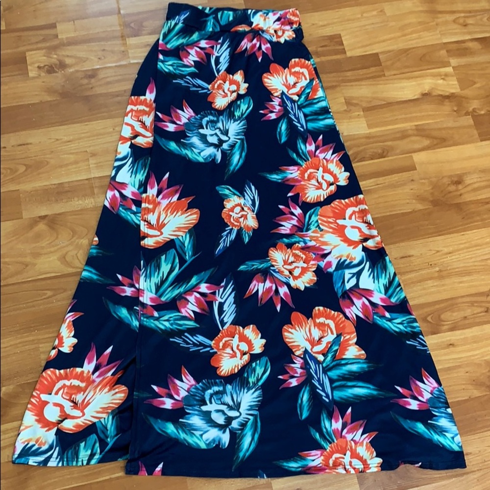 Maxi skirt with slit - Picture 2 of 5
